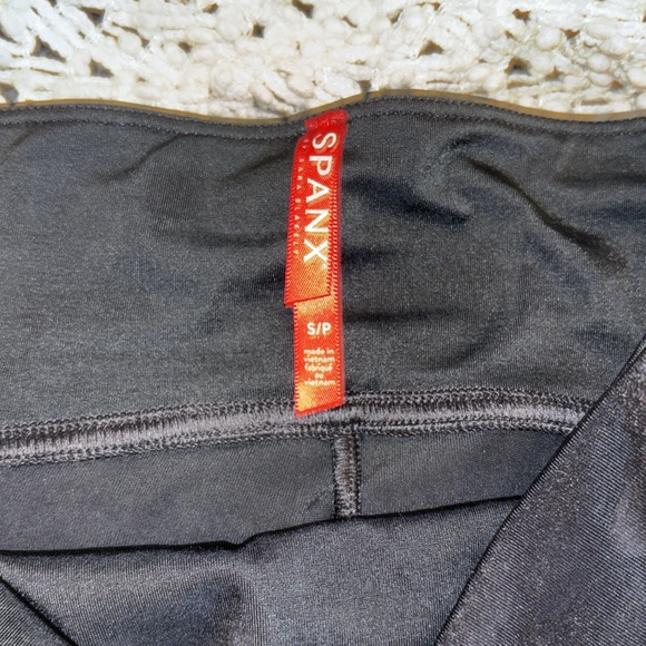 Spanx faux leather camo - Picture 3 of 3